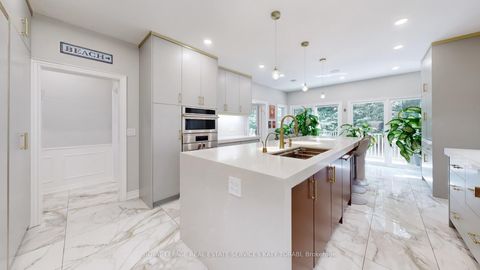 Photo 14 at 21 Forest Heights Boulevard, Windfields, Toronto