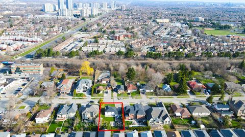 Photo 7 at 229 Crestwood Road, Yorkhill, Vaughan