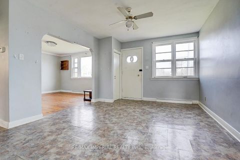 Photo 18 at 229 Crestwood Road, Yorkhill, Vaughan