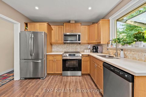 Photo 4 at 31 Patrick Drive, Aurora Highlands, Aurora
