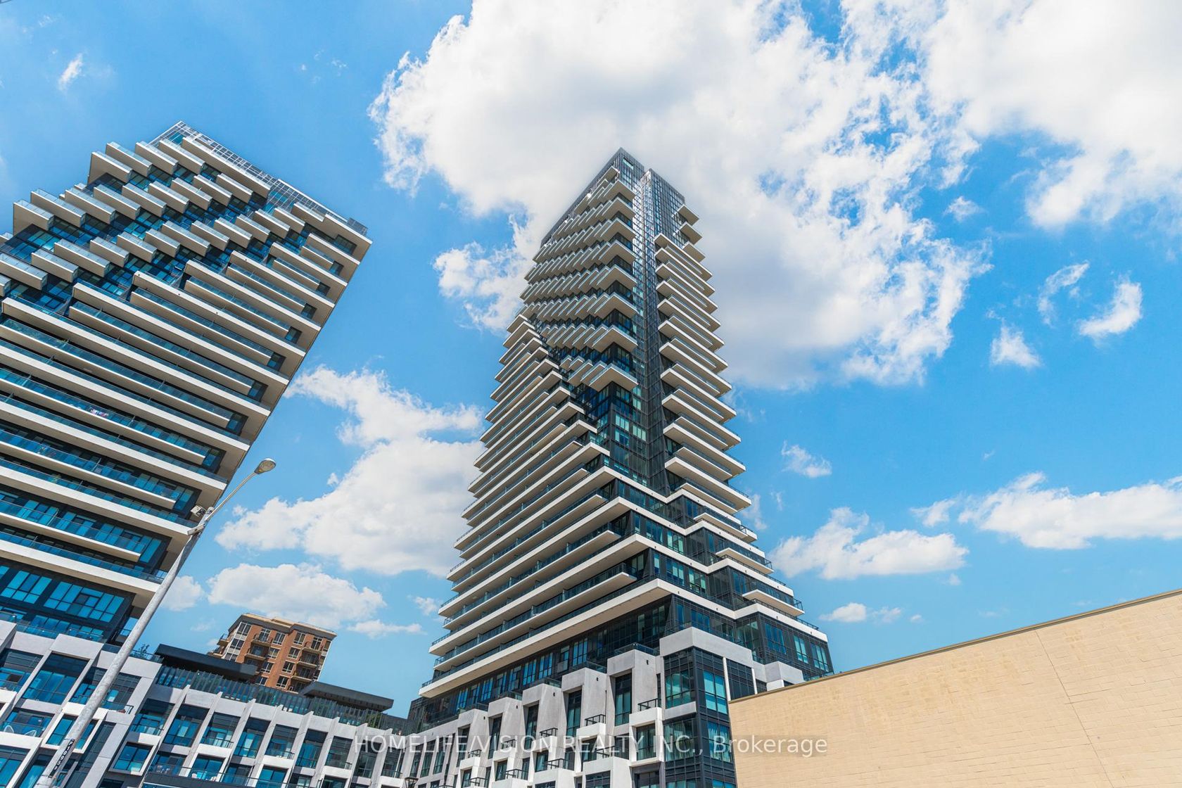 910 - 30 Inn On The Park Drive, Don Mills, Toronto 