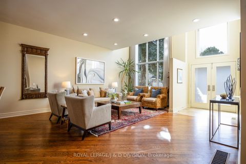 Photo 1 at 42 Munro Boulevard, Windfields, Toronto