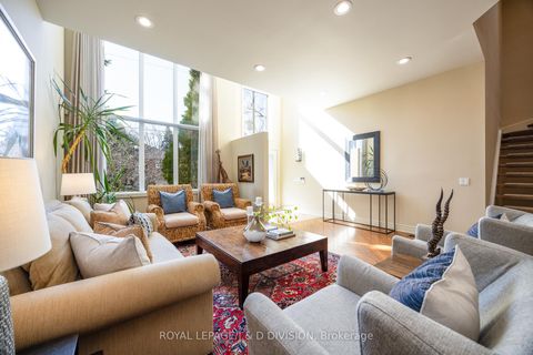 Photo 2 at 42 Munro Boulevard, Windfields, Toronto
