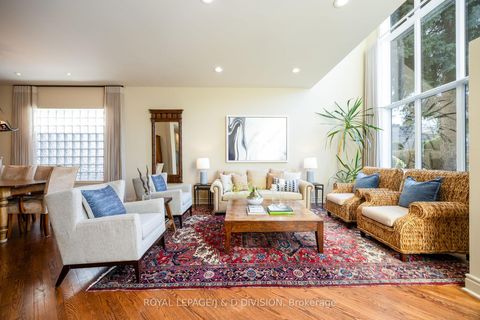 Photo 3 at 42 Munro Boulevard, Windfields, Toronto