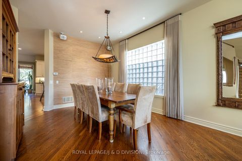 Photo 4 at 42 Munro Boulevard, Windfields, Toronto