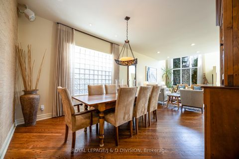 Photo 5 at 42 Munro Boulevard, Windfields, Toronto