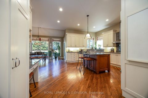Photo 6 at 42 Munro Boulevard, Windfields, Toronto