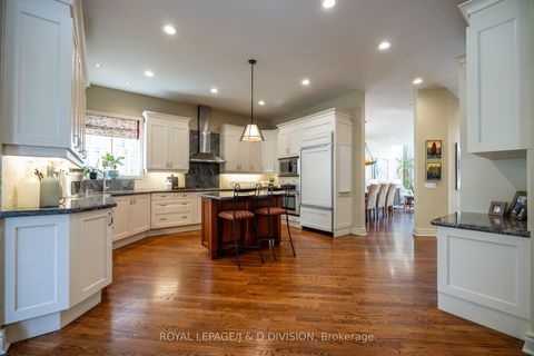 Photo 7 at 42 Munro Boulevard, Windfields, Toronto