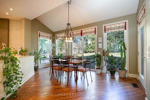 Photo 9 at 42 Munro Boulevard, Windfields, Toronto