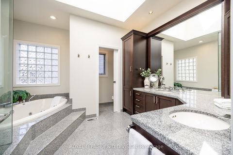 Photo 15 at 42 Munro Boulevard, Windfields, Toronto