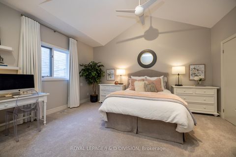 Photo 19 at 42 Munro Boulevard, Windfields, Toronto