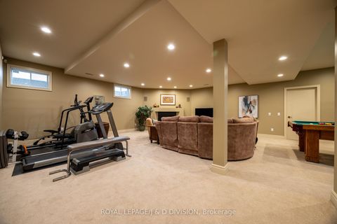 Photo 23 at 42 Munro Boulevard, Windfields, Toronto