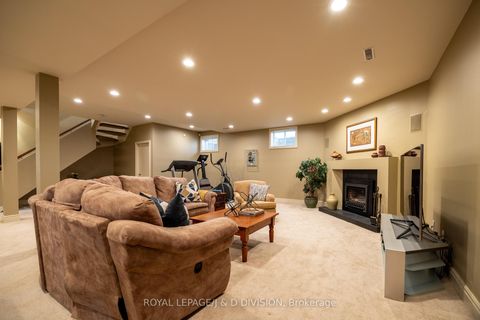 Photo 25 at 42 Munro Boulevard, Windfields, Toronto