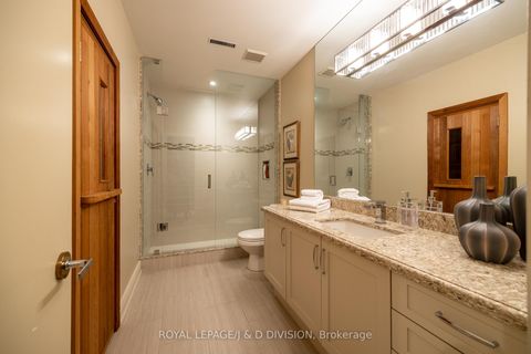 Photo 28 at 42 Munro Boulevard, Windfields, Toronto