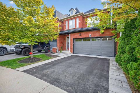 Photo 1 at 8 - 484 Worthington Avenue, Oak Ridges Lake Wilcox, Richmond Hill