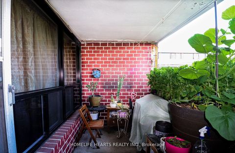 Photo 13 at 316 - 140 Leeward Glenway, Flemingdon Park, Toronto