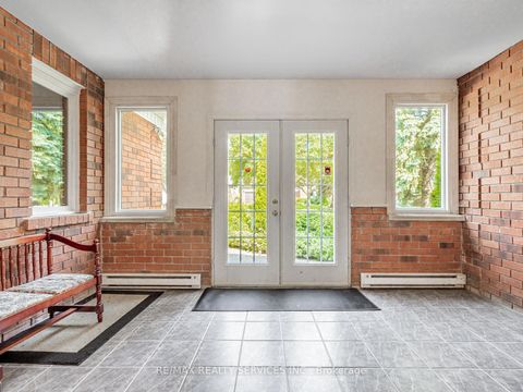 Photo 2 at 59 Chadwick Crescent, Bayview Hill, Richmond Hill