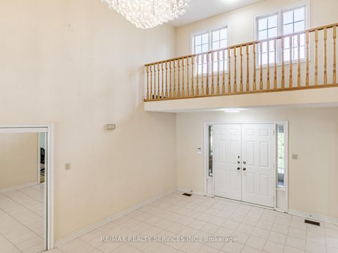 Photo 3 at 59 Chadwick Crescent, Bayview Hill, Richmond Hill