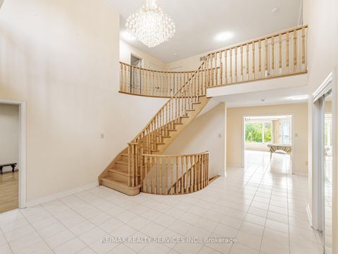 Photo 4 at 59 Chadwick Crescent, Bayview Hill, Richmond Hill