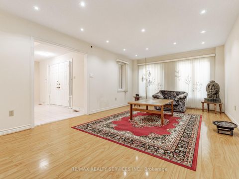 Photo 5 at 59 Chadwick Crescent, Bayview Hill, Richmond Hill