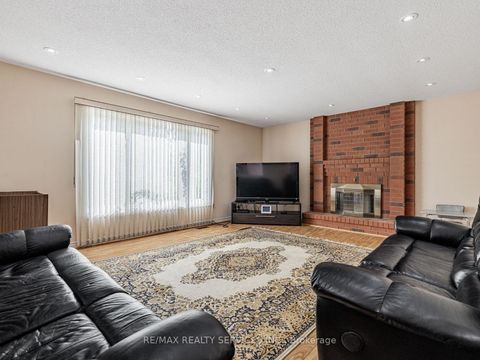 Photo 9 at 59 Chadwick Crescent, Bayview Hill, Richmond Hill