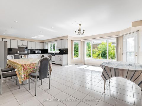 Photo 10 at 59 Chadwick Crescent, Bayview Hill, Richmond Hill