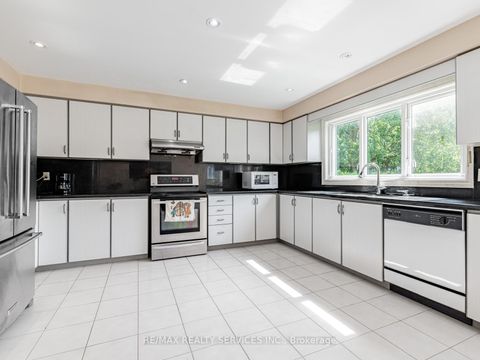 Photo 12 at 59 Chadwick Crescent, Bayview Hill, Richmond Hill