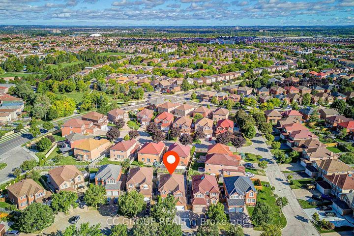 Photo 4 at 133 Joycedale Street, Middlefield, Markham