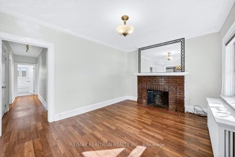 Photo 5 at 152 Gloucester Grove, Oakwood Village, Toronto