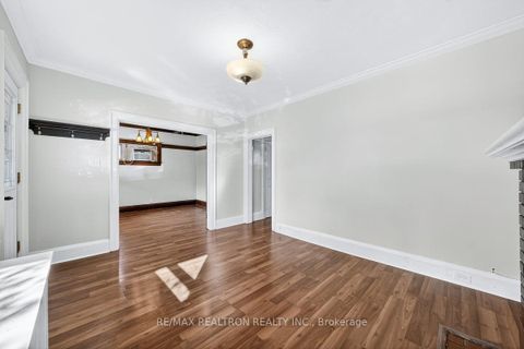 Photo 7 at 152 Gloucester Grove, Oakwood Village, Toronto