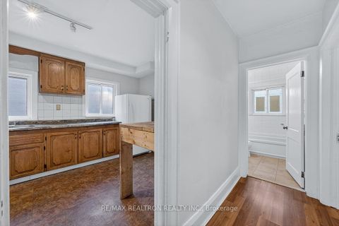 Photo 11 at 152 Gloucester Grove, Oakwood Village, Toronto