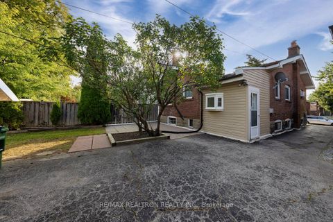 Photo 19 at 152 Gloucester Grove, Oakwood Village, Toronto