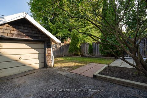 Photo 20 at 152 Gloucester Grove, Oakwood Village, Toronto