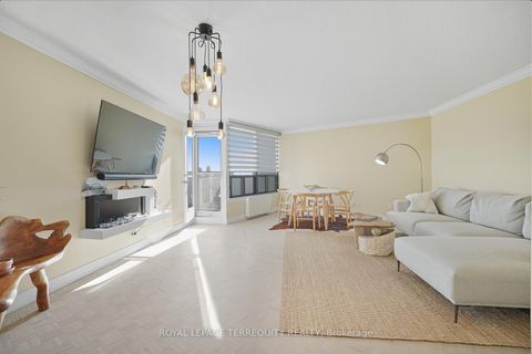 Photo 3 at F21 - 288 Mill Road, Markland Wood, Toronto