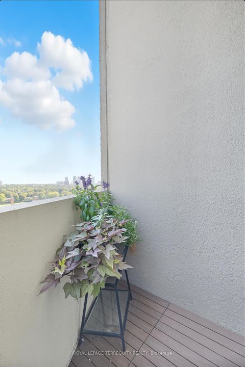 Photo 15 at F21 - 288 Mill Road, Markland Wood, Toronto Photo 15 at F21 - 288 Mill Road, Markland Wood, Toronto