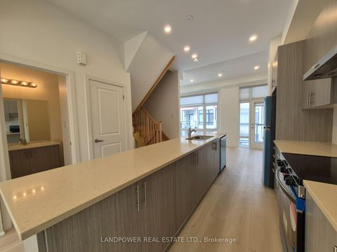 Photo 10 at 6 Gerussi Street, Vellore Village, Vaughan Photo 10 at 6 Gerussi Street, Vellore Village, Vaughan