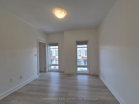 Photo 15 at 6 Gerussi Street, Vellore Village, Vaughan