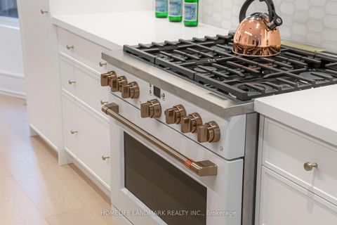 Photo 10 at 195 Albany Avenue, Annex, Toronto