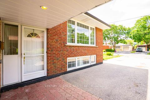 Photo 2 at 97 Westhampton Drive, The Westway, Toronto