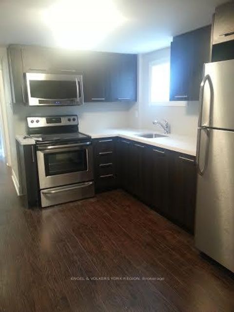 Photo 4 at 718 Mountview Place E, Leslie Valley, Newmarket