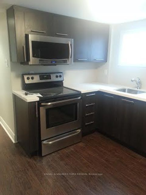 Photo 5 at 718 Mountview Place E, Leslie Valley, Newmarket