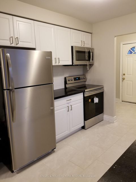 Photo 9 at 718 Mountview Place E, Leslie Valley, Newmarket