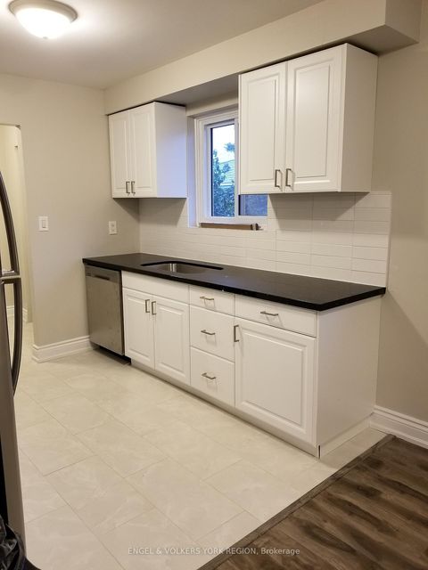 Photo 12 at 718 Mountview Place E, Leslie Valley, Newmarket