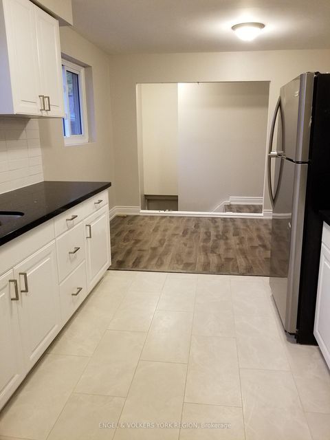 Photo 14 at 718 Mountview Place E, Leslie Valley, Newmarket