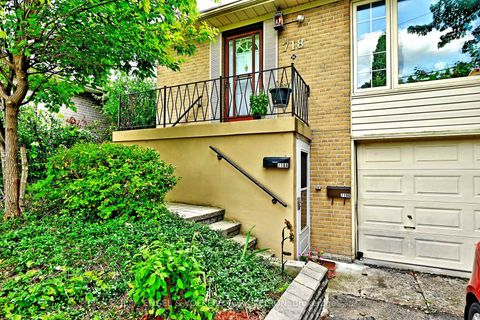 Photo 15 at 718 Mountview Place E, Leslie Valley, Newmarket