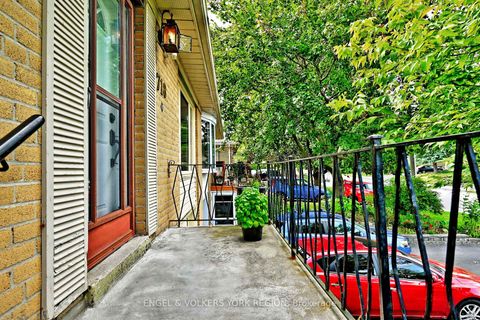 Photo 17 at 718 Mountview Place E, Leslie Valley, Newmarket