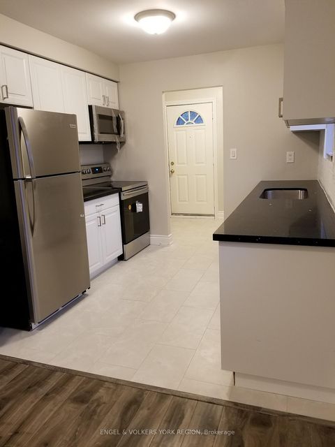 Photo 18 at 718 Mountview Place E, Leslie Valley, Newmarket