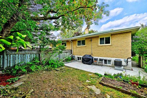 Photo 33 at 718 Mountview Place E, Leslie Valley, Newmarket