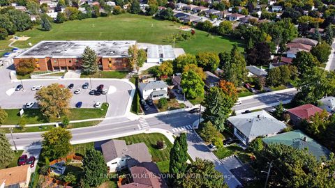 Photo 42 at 718 Mountview Place E, Leslie Valley, Newmarket