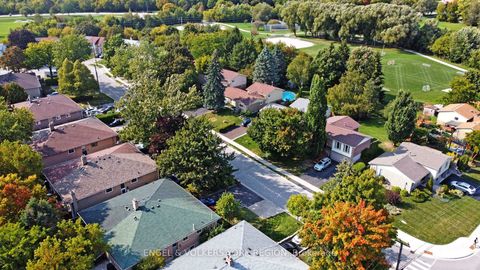 Photo 44 at 718 Mountview Place E, Leslie Valley, Newmarket